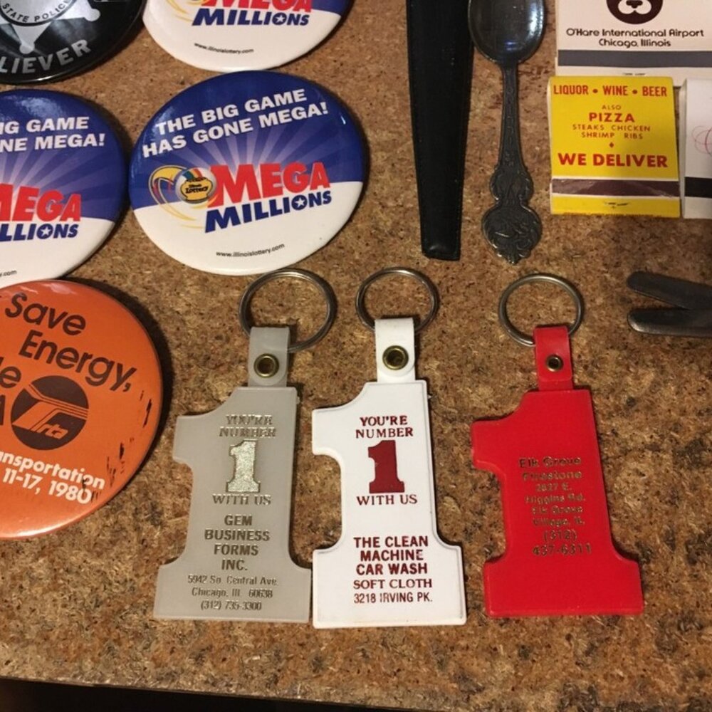 LOT OF CHICAGO ILLINOIS STATE ADVERTISING SOUVENIR MEGA MILLIONS LOTTERY BUTTONS - Picture 6 of 16